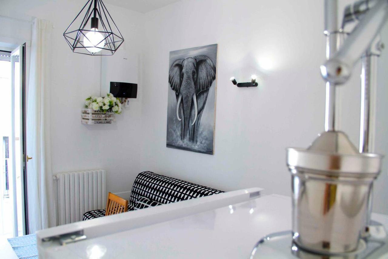 Casa Fabiana Apartment Napoli Bagian luar foto